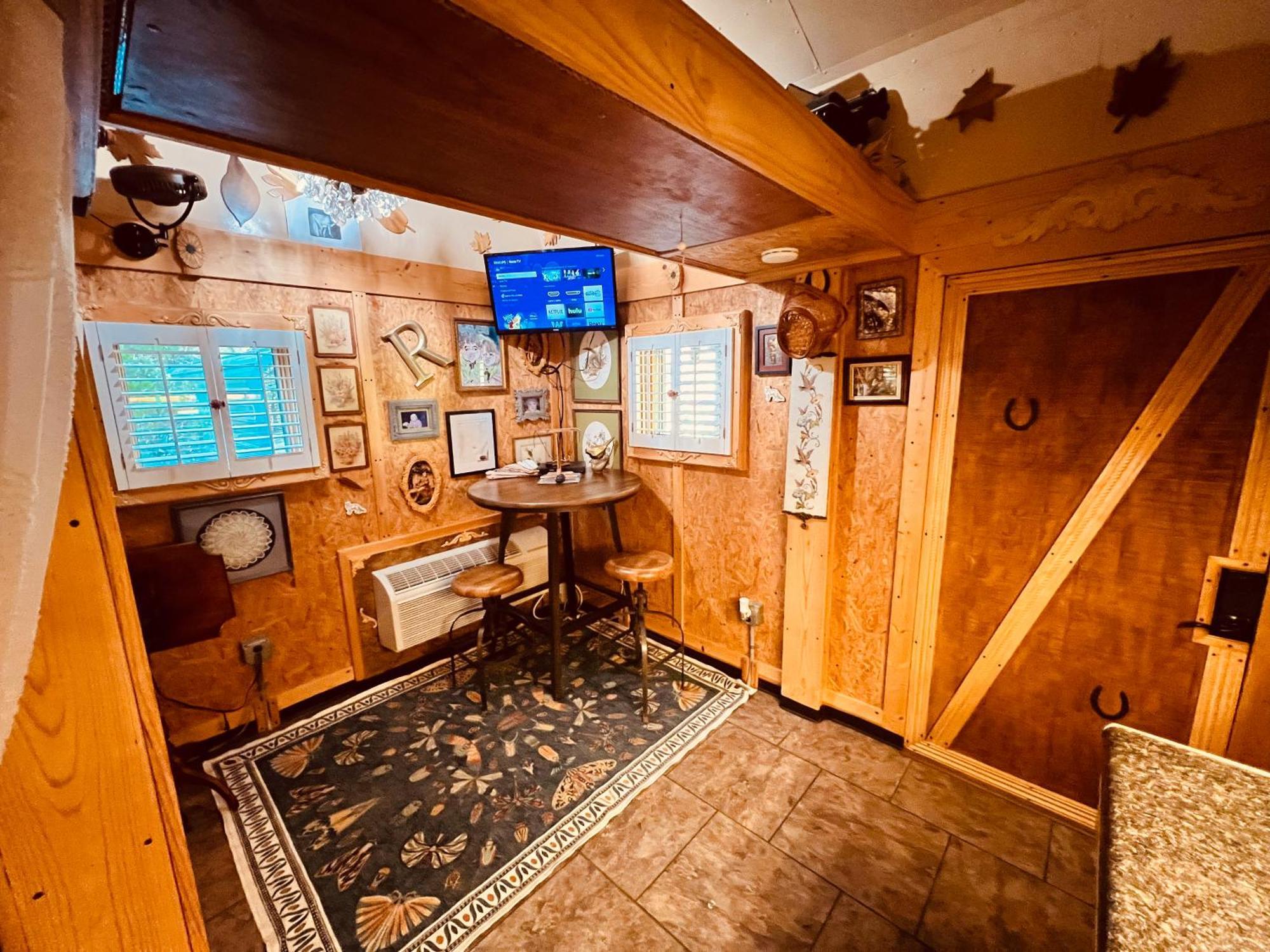 Cosby Tiny House, Wifi,Hot Tub,Secludedヴィラ エクステリア 写真